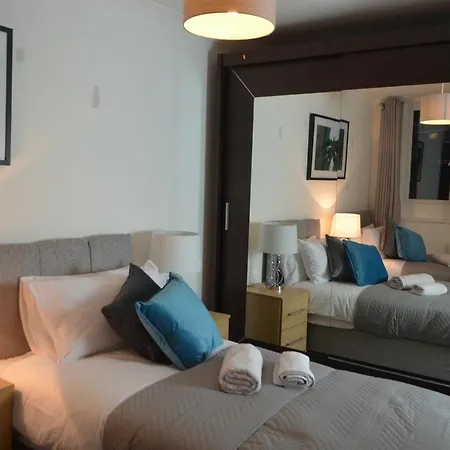 Вилла Mundy House Суиндон Экстерьер фото