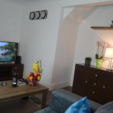 Вилла Mundy House Суиндон Экстерьер фото